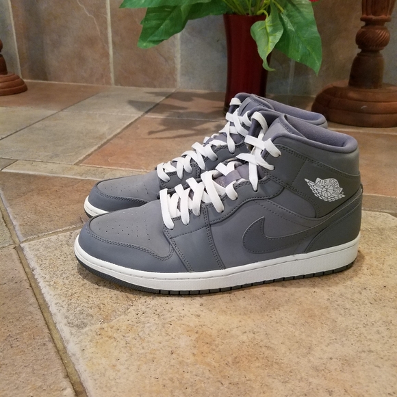 jordan one mid retro